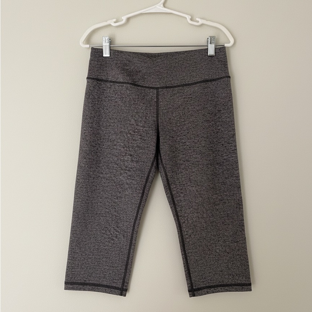 Victoria Secret Cropped Leggings - Medium